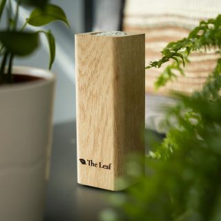 🌙🍁 Podzimní večery si zaslouží pohodu. Rozsviť svíčku, zachumlej se do deky a nechej náš dřevěný difuzér provonět tvůj...